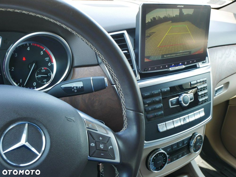 Mercedes-Benz ML - 22
