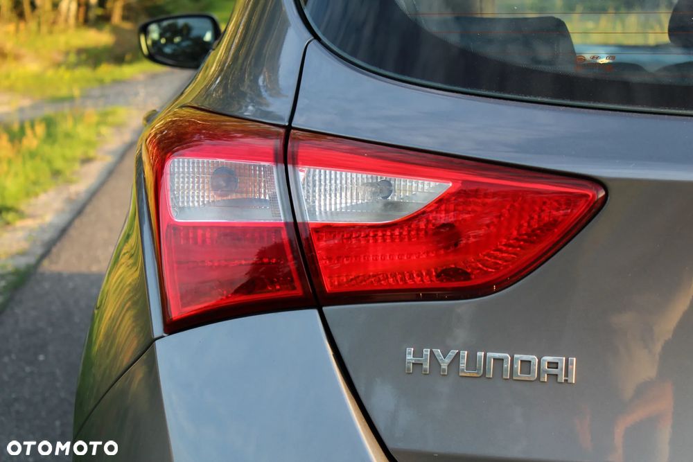 Hyundai i30 1.6 Trend - 12