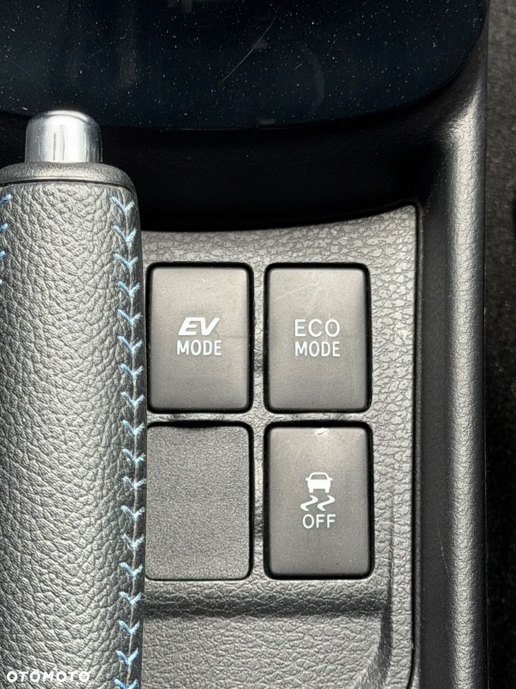 Toyota Yaris Hybrid 100 Selection - 26