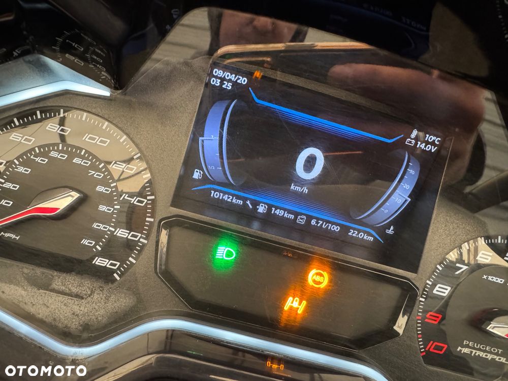 Peugeot Metropolis - 2