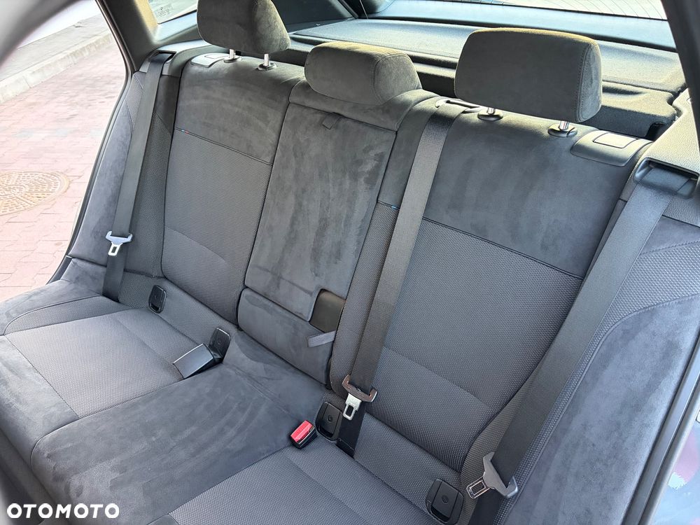 BMW X1 xDrive20i - 17