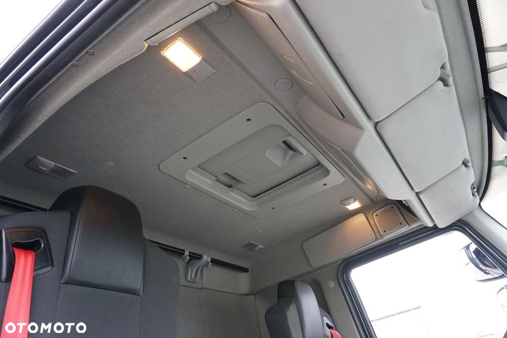 Renault / D 16 / 280 / ACC / E 6 / BURTOFIRANKA + WINDA / ŁAD. 8 580 KG / 17 PALET - 17