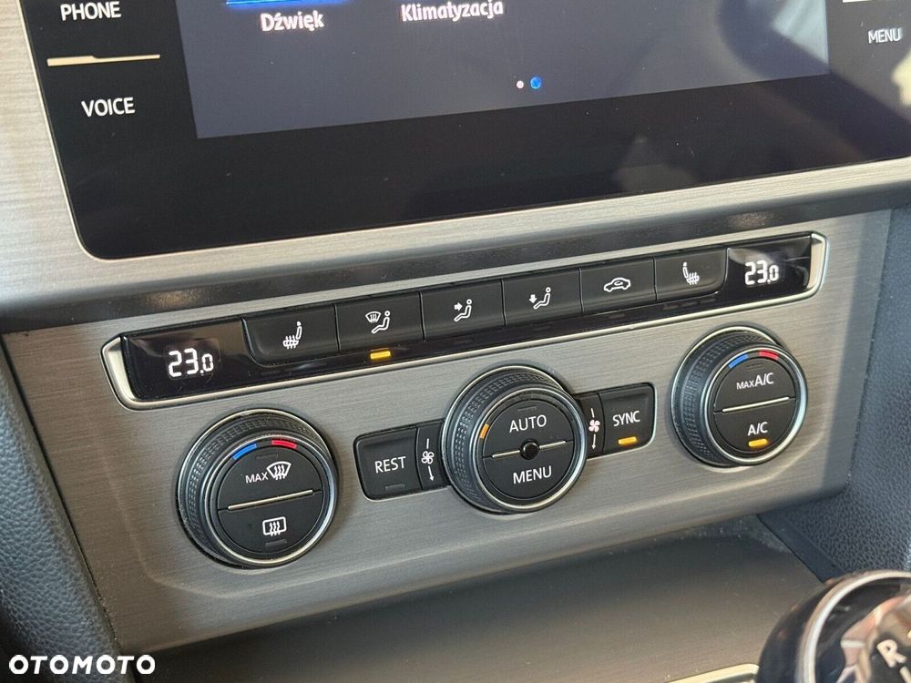 Volkswagen Passat - 25