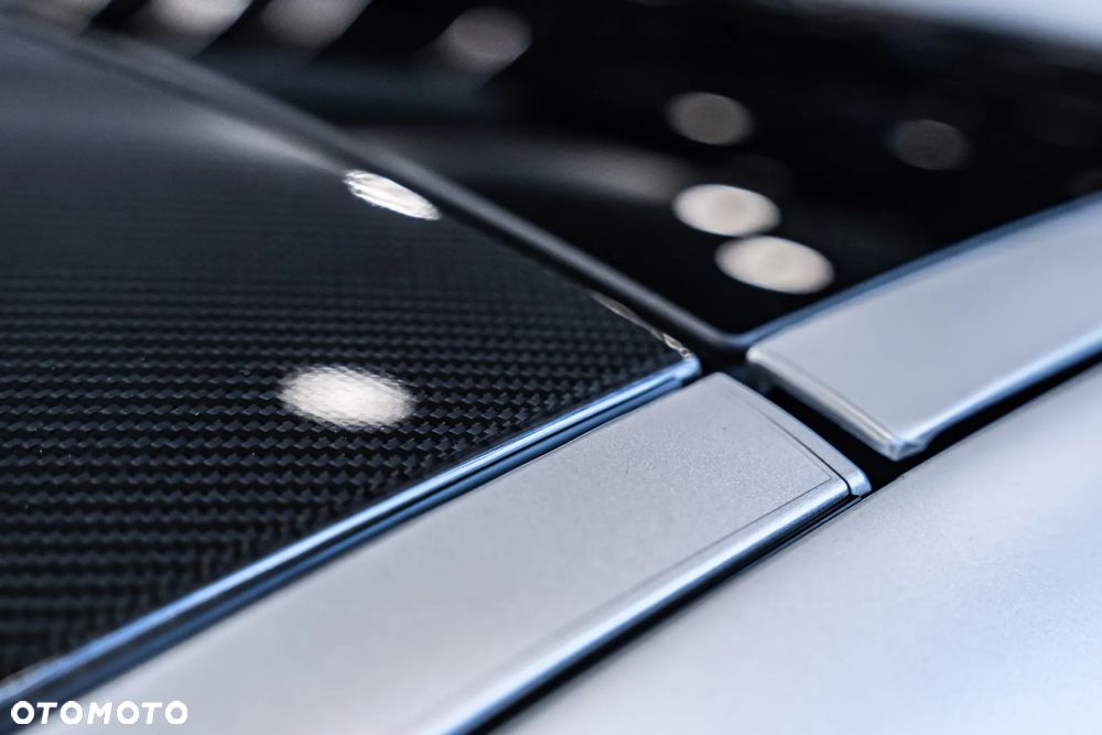 Mercedes-Benz AMG GT R - 13