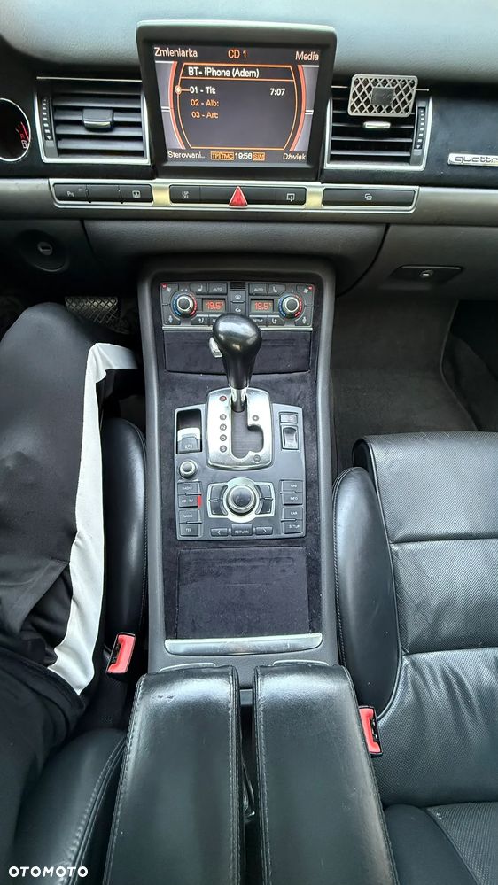 Audi A8 4.2 Quattro - 9