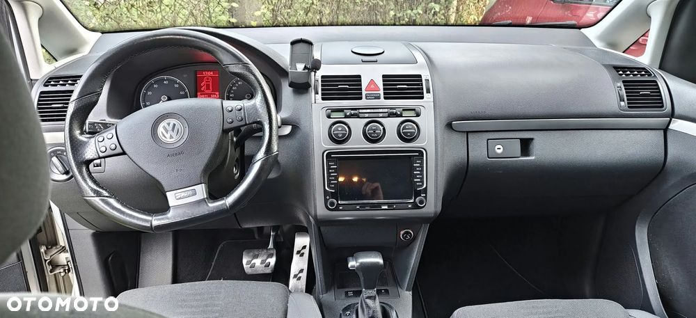 Volkswagen Touran - 10