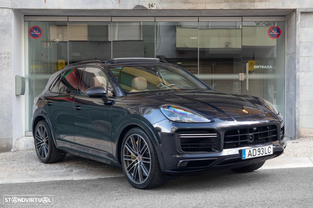 Porsche Cayenne Turbo S E-Hybrid — fotografia 3