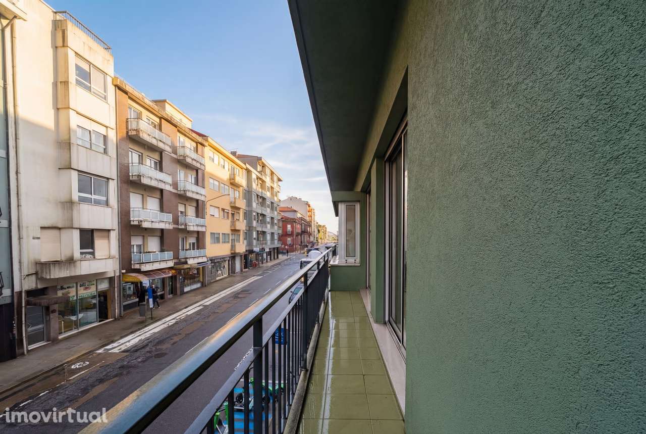 T4 amplo, 4 suites e estacionamento 4 carros – Marquês, Porto - Grande imagem: 5/55