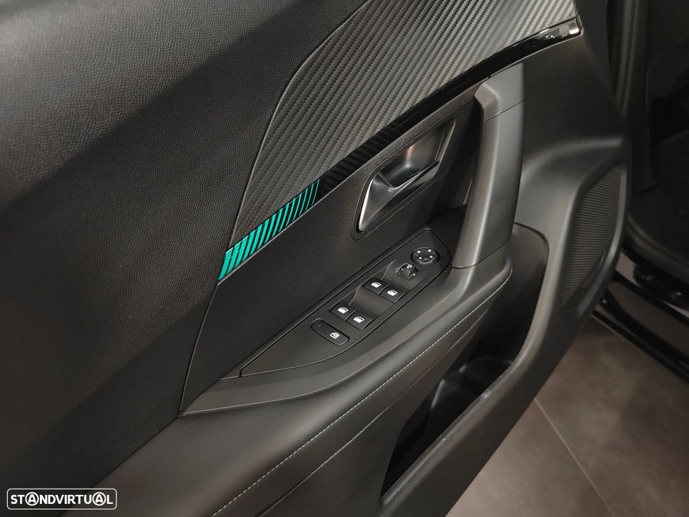 Peugeot 2008 1.2 PureTech Allure EAT8 - 32