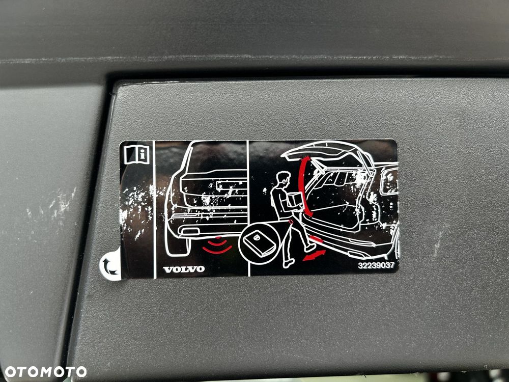 Volvo V90 Cross Country - 33