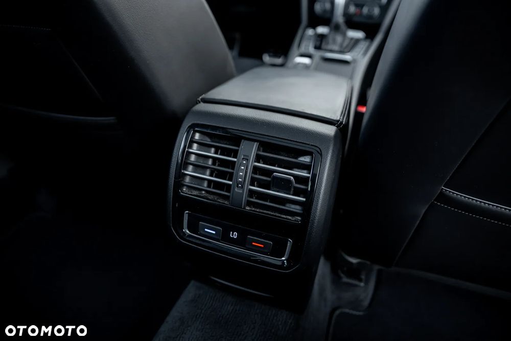 Volkswagen Passat Variant 2.0 TSI (BlueMotion Technology) 4Motion DSG Highline - 26
