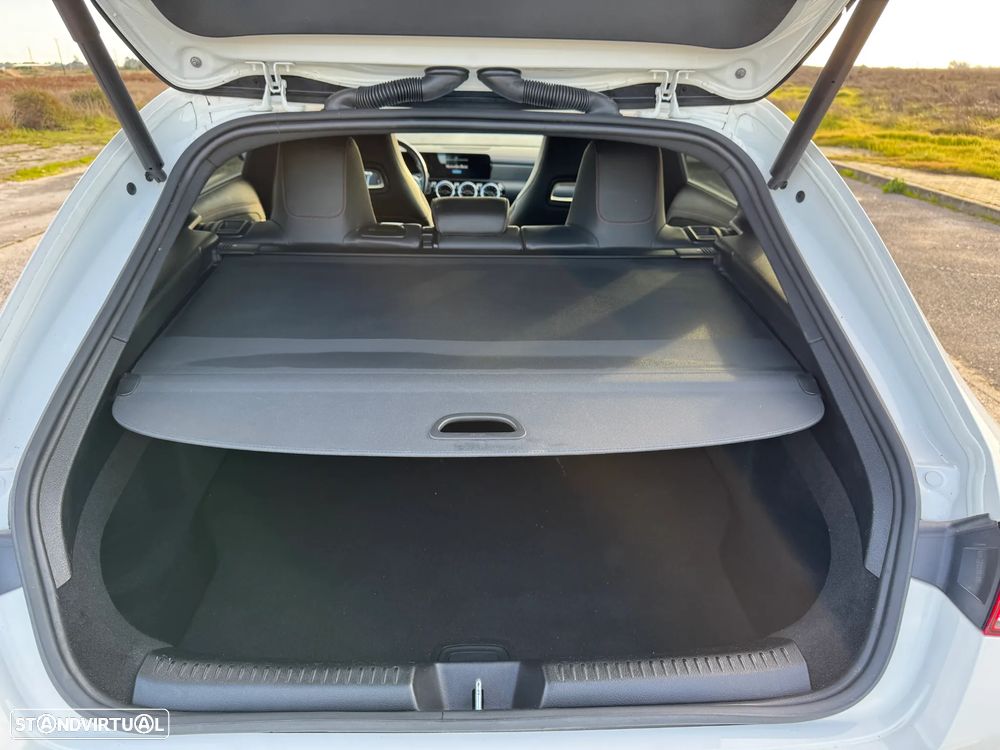 Mercedes-Benz CLA 250 e Shooting Brake AMG Line - 13