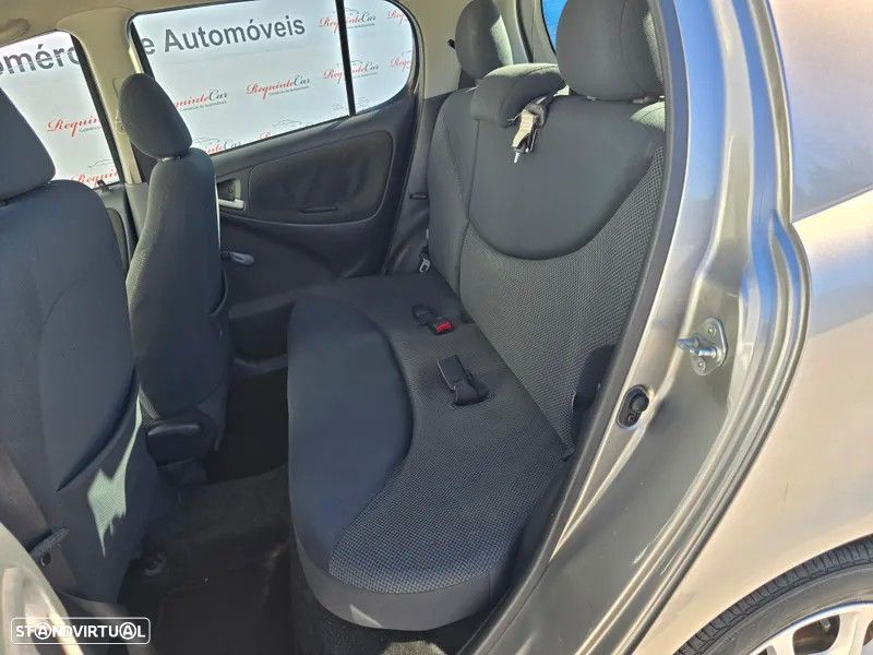 Toyota Yaris 1.0 Sol MMT AC - 16