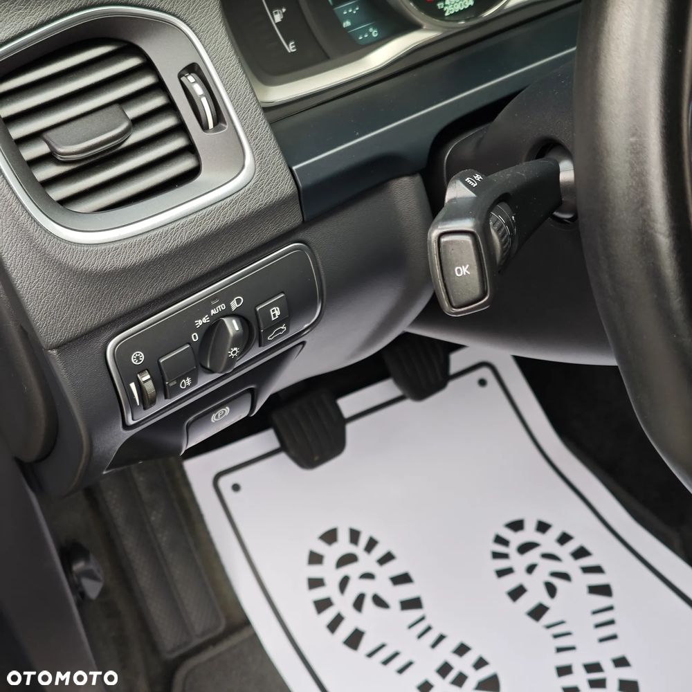 Volvo V60 D4 Momentum - 20
