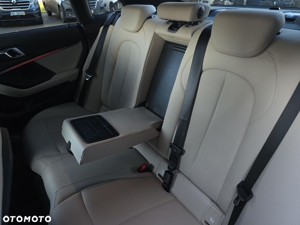 BMW Seria 2 216d - 11