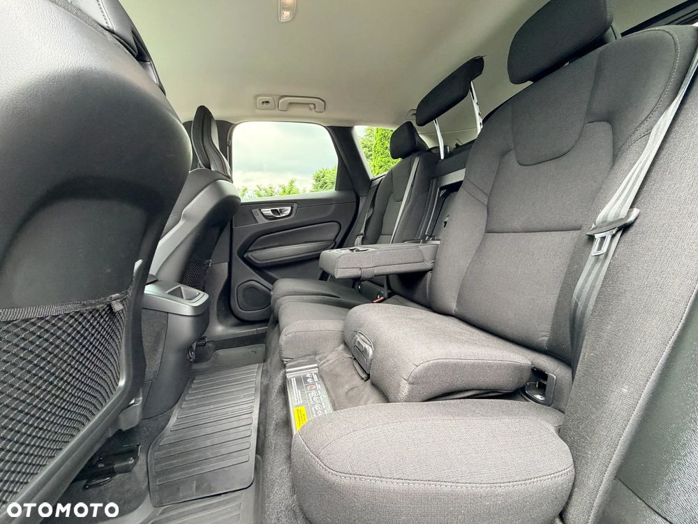 Volvo XC 60 B4 D AWD Momentum Pro - 16