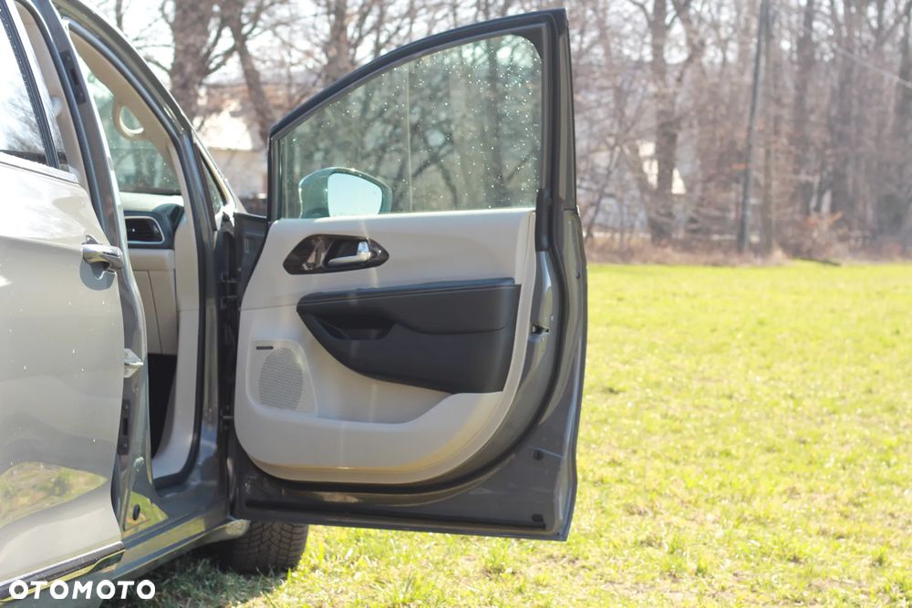 Chrysler Pacifica - 21