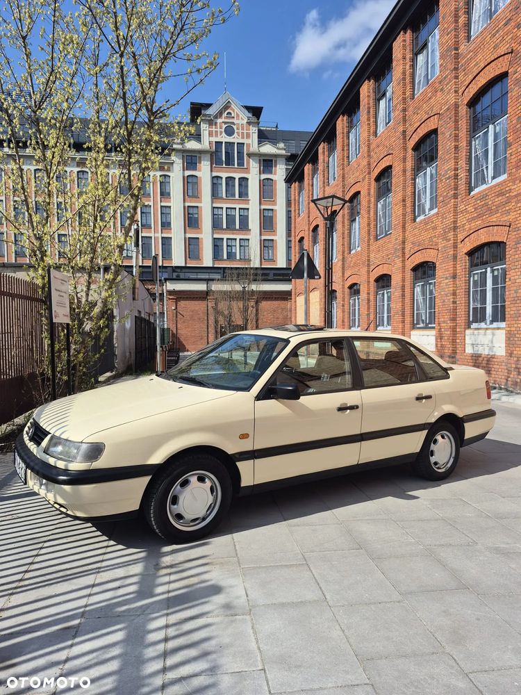 Volkswagen Passat 1.9 TDI CL - 2