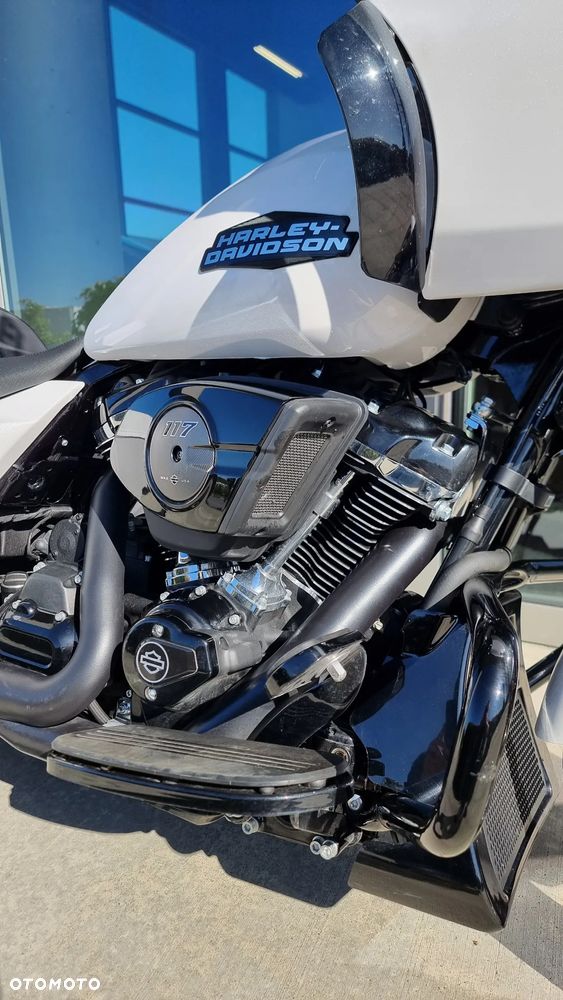 Harley-Davidson Touring Road Glide - 11