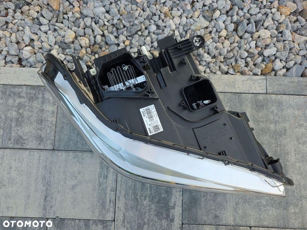 BMW X1 F48 Lampa prawa przód Full Led Dynamic 6311-7472222-02 - 6