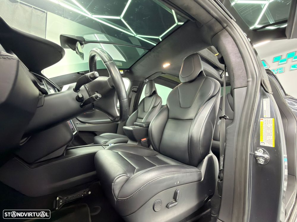 Tesla Model X 100D - 21