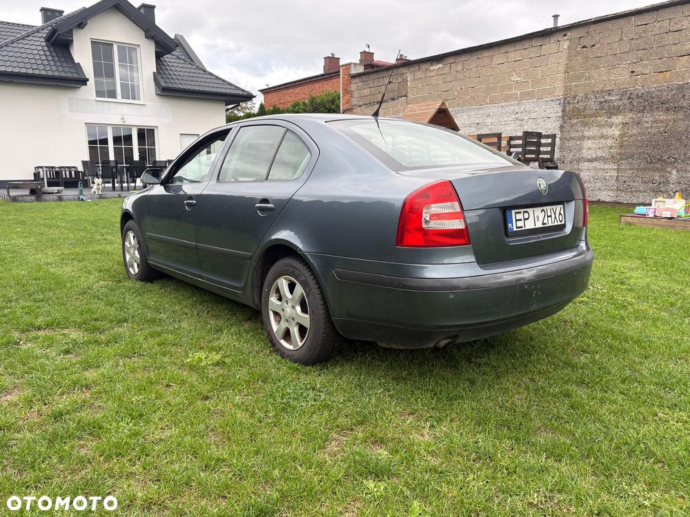 Skoda Octavia 1.6 Ambiente - 4