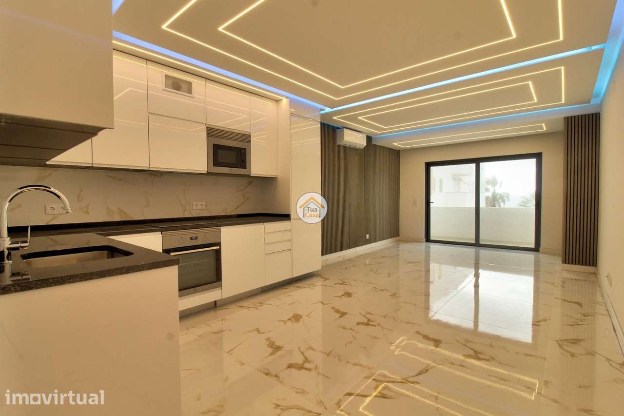 T2 de Luxo Totalmente Remodelado – A 50 metros da Praia de Quarteira! - Grande imagem: 3/35