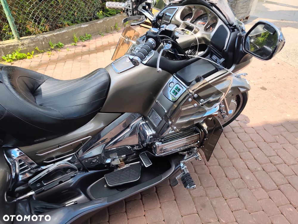 Honda GL - 24