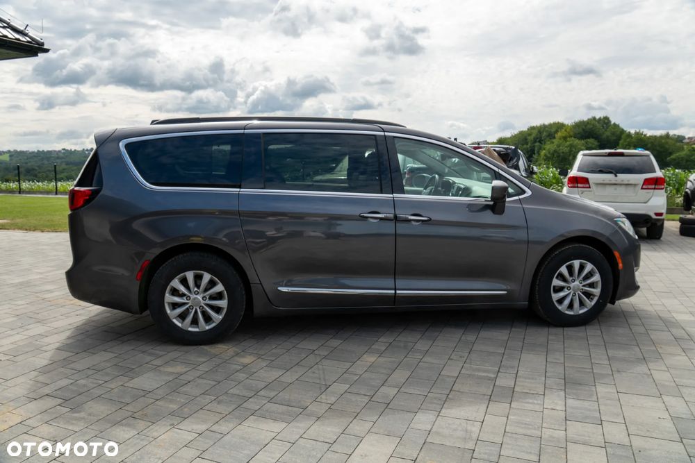 Chrysler Pacifica - 9