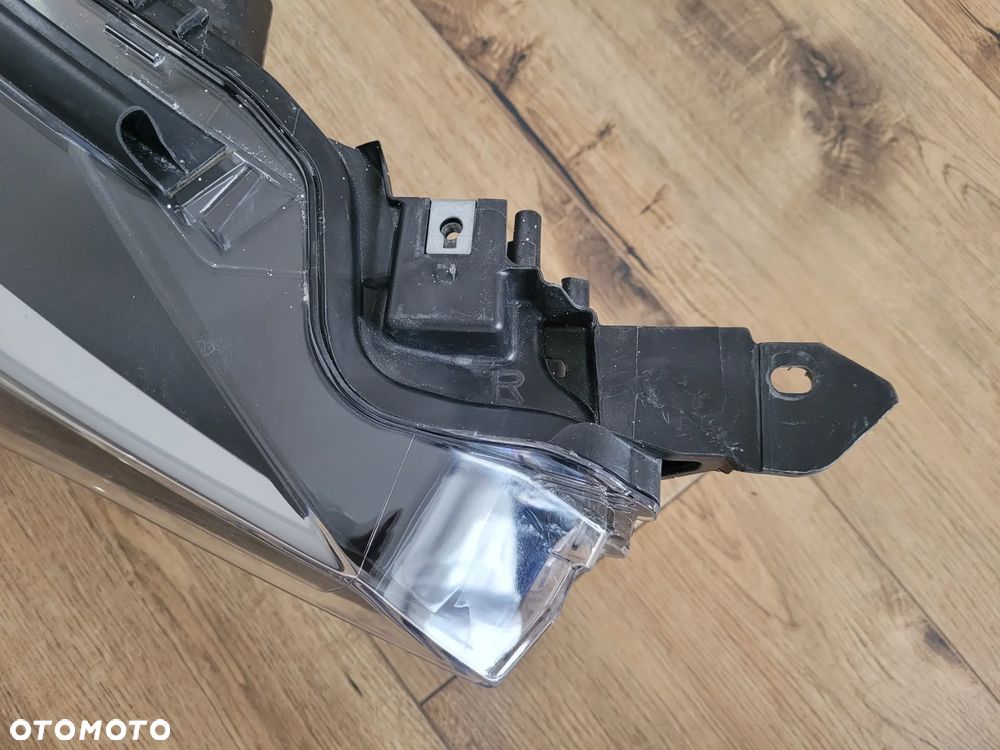 Reflektor Lampa prawa Toyota C-HR GR lift czarna 81110-YP281-00 - 10