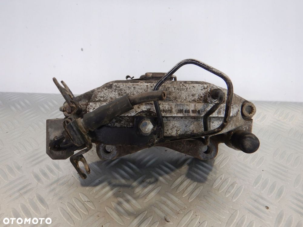 Zacisk hamulcowy przód prawy VW Phaeton 2002-2007 3,2 V6 BENZYNA 3D0615106N - 3