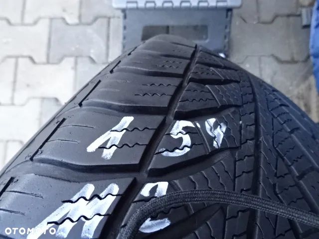 205/60/R16 92H GOODYEAR ULTRA GRIP 8 - 10