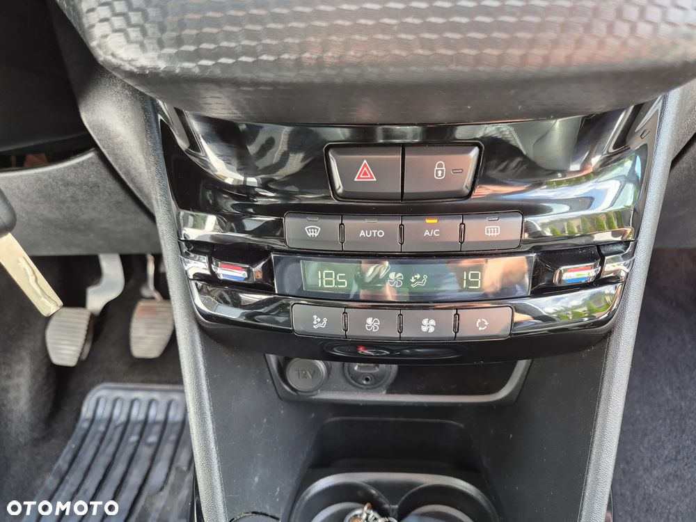Peugeot 2008 - 28