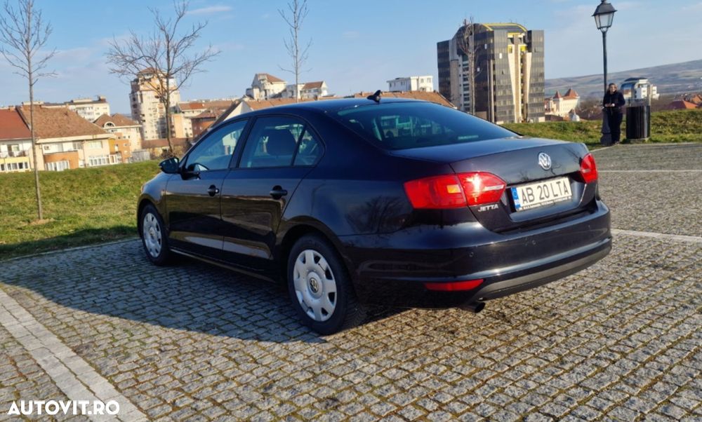 Volkswagen Jetta 1.6 TDI DPF Trendline - 3