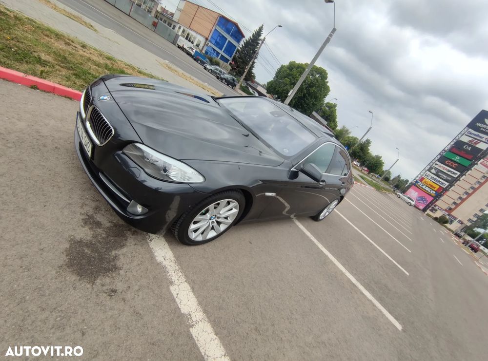 BMW Seria 5 525d xDrive - 13