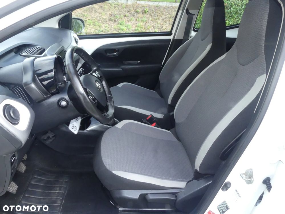 Toyota Aygo x-play - 16