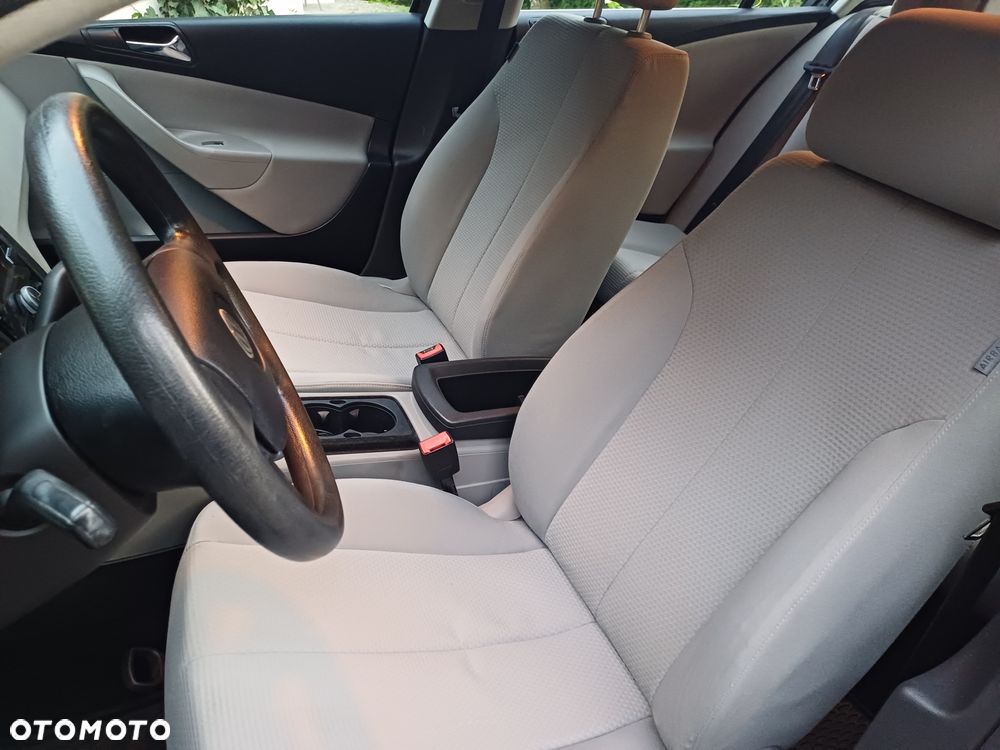Volkswagen Passat 2.0 FSI Trendline - 6