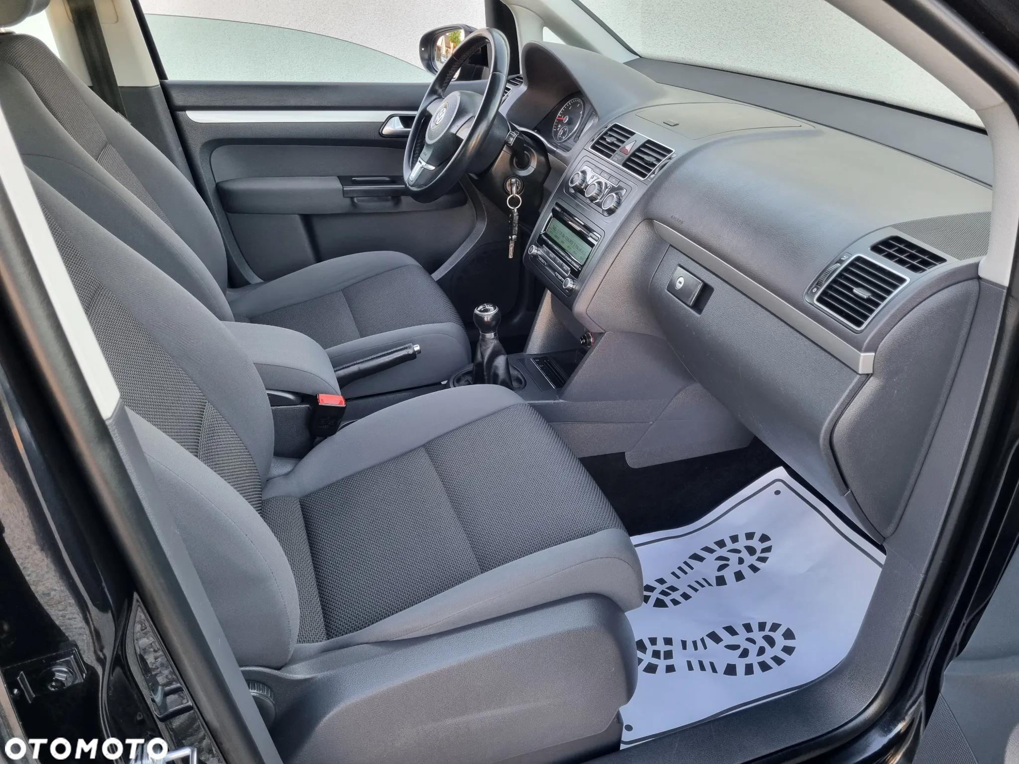 Volkswagen Touran - 10