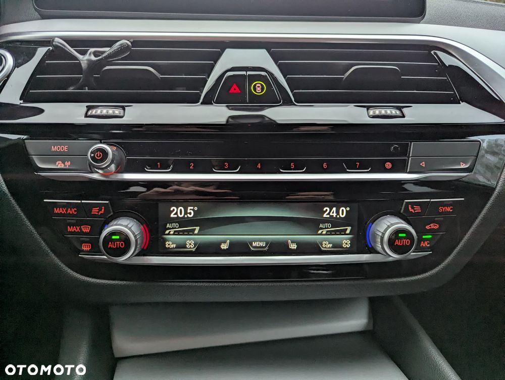 BMW Seria 5 520d Touring Sport Line - 19