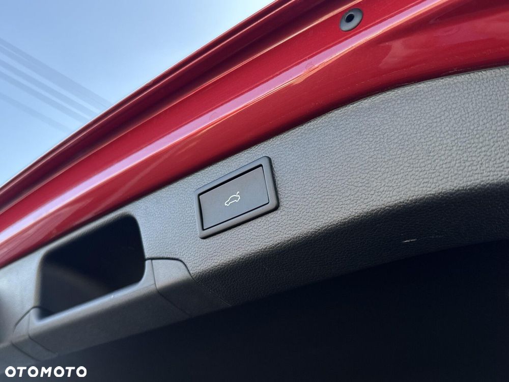 Volkswagen Passat Variant 2.0 TDI SCR R-Line DSG - 37