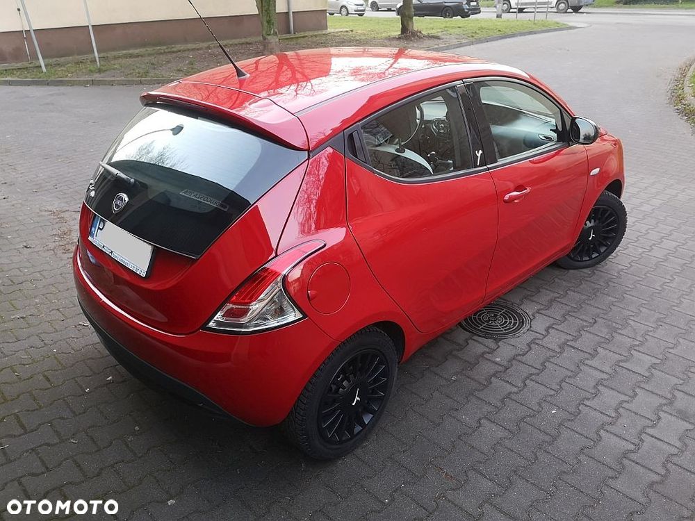 Lancia Ypsilon 1.2 8V Black&Red S&S - 6