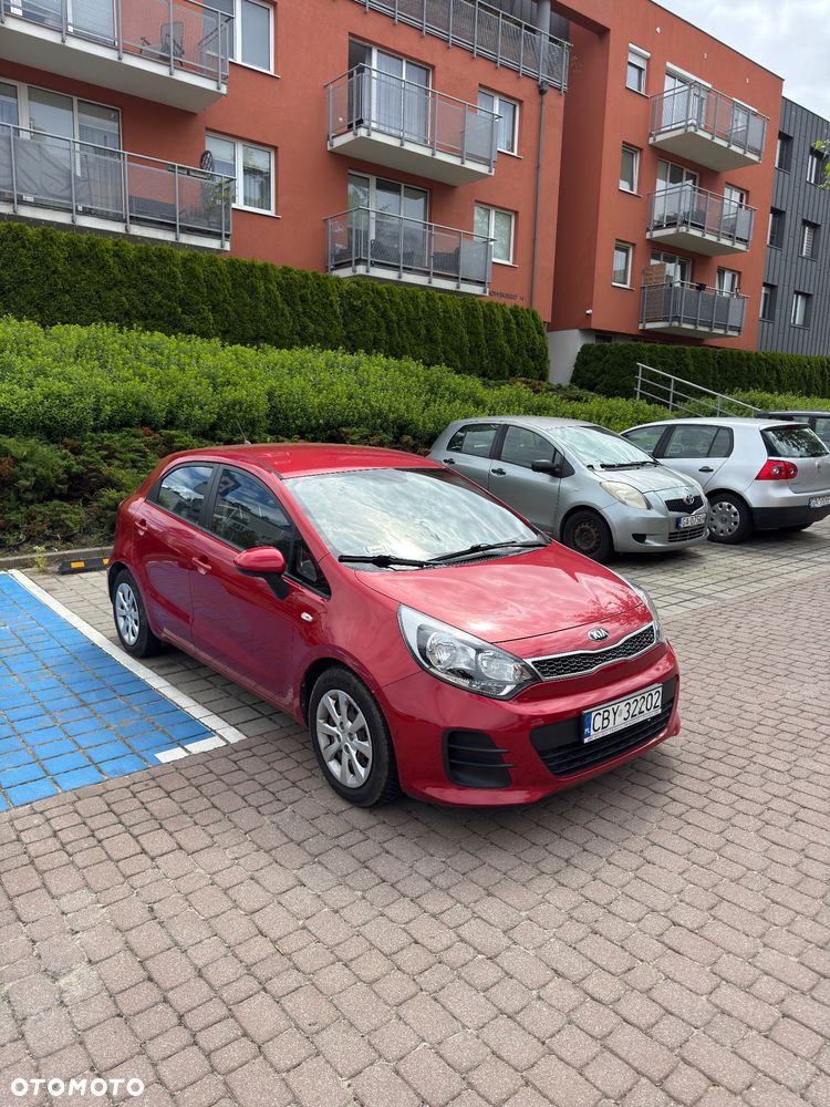 Kia Rio 1.2 L - 6