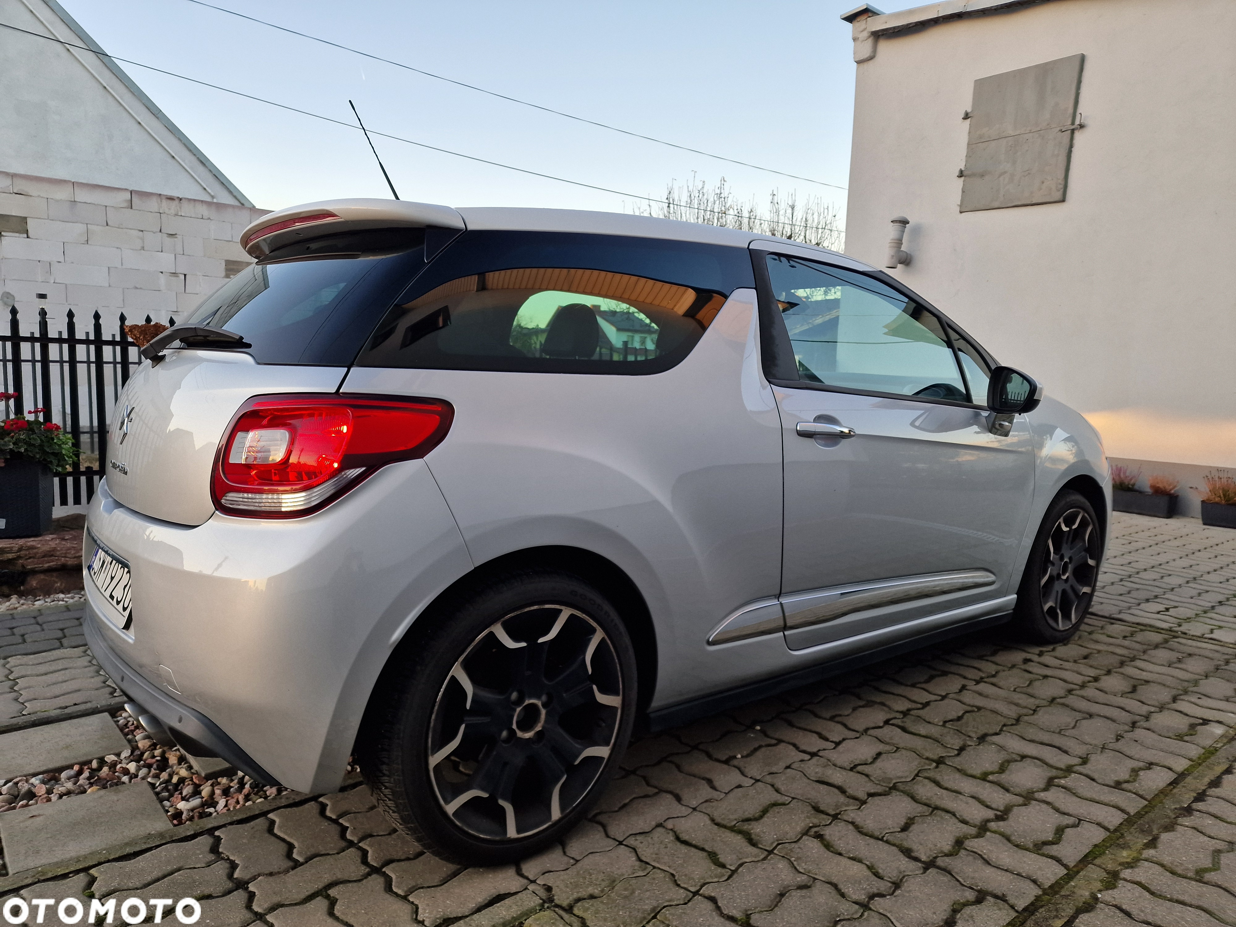 Citroën DS3 1.6 HDi SportChic - 3