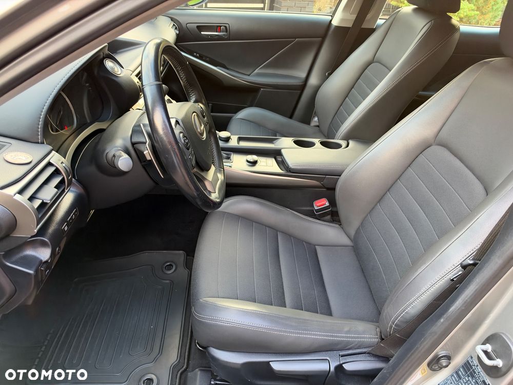 Lexus IS 200t Elite - 8