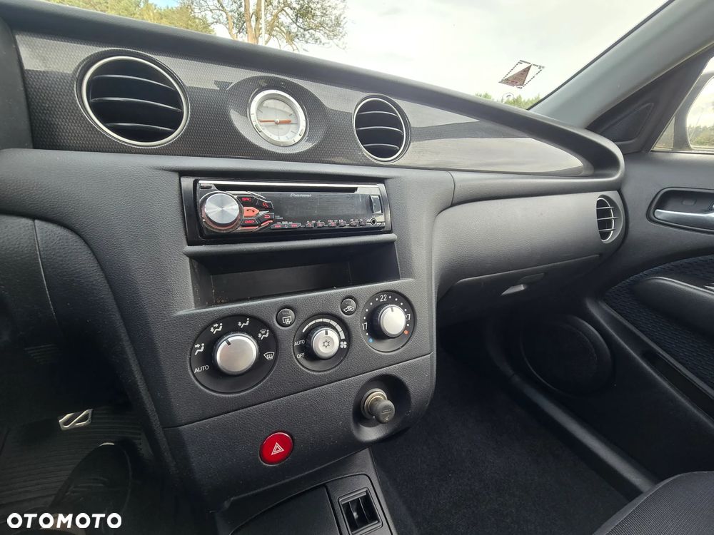 Mitsubishi Outlander - 30
