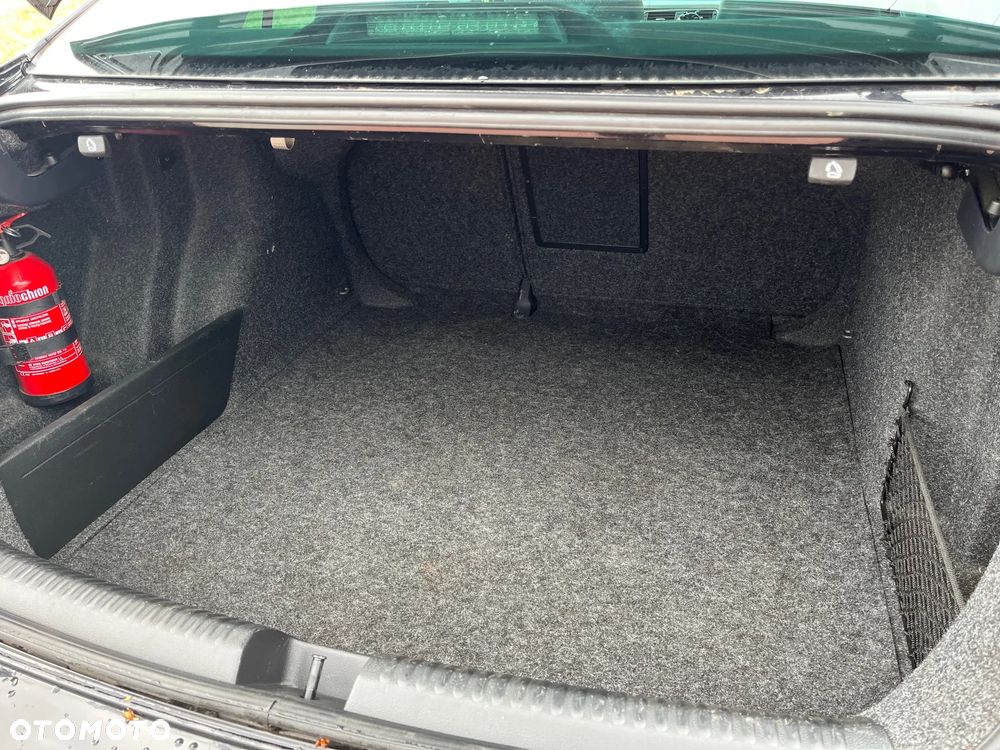 Volkswagen Jetta 1.6 TDI Trendline - 7