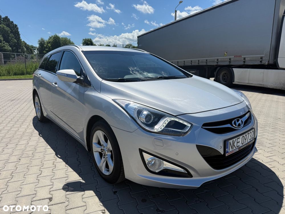 Hyundai i40 Kombi blue 1.6 Family+ - 16