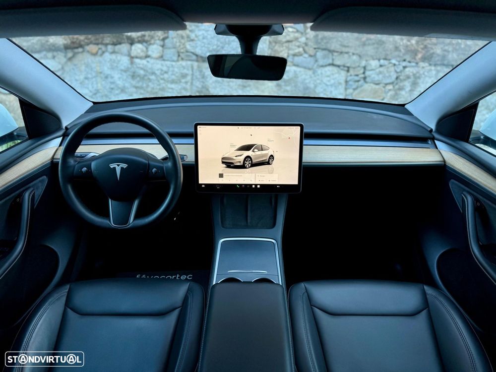 Tesla Model Y Long Range Dual Motor AWD - 36