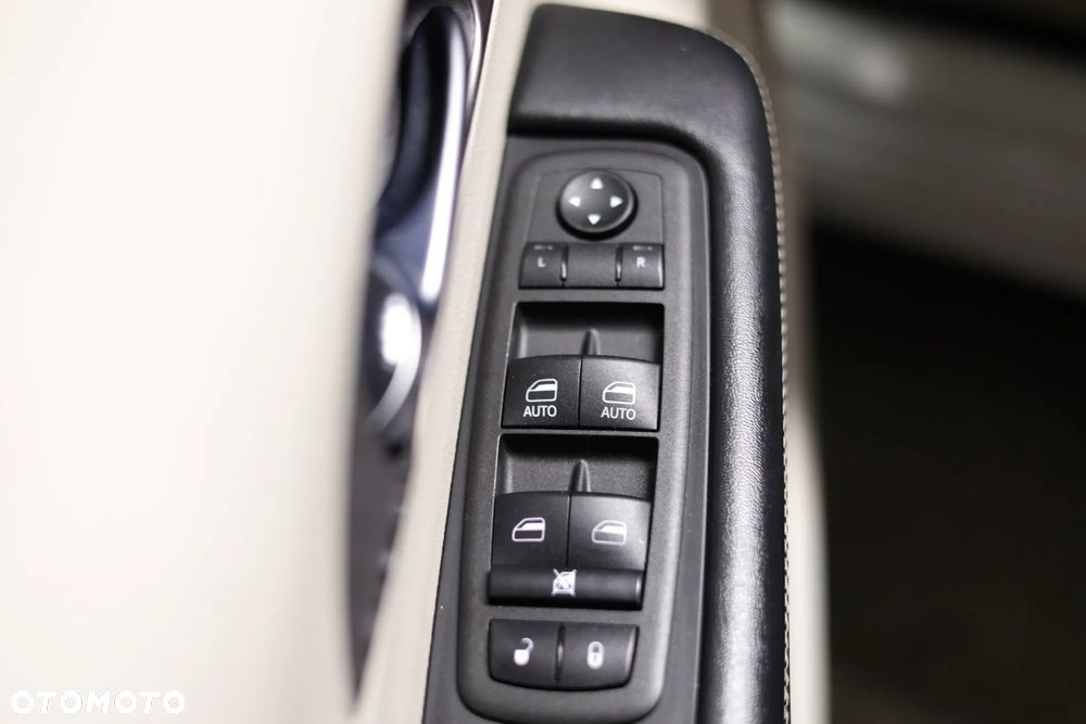 Chrysler Pacifica - 24