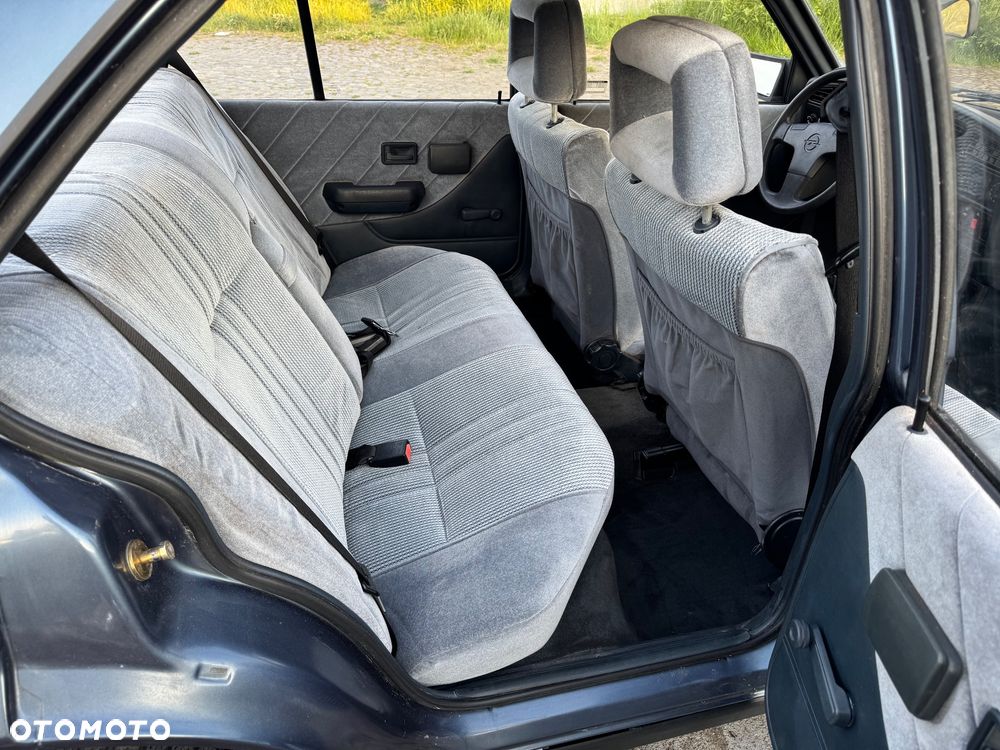 Opel Ascona 1.6 - 17